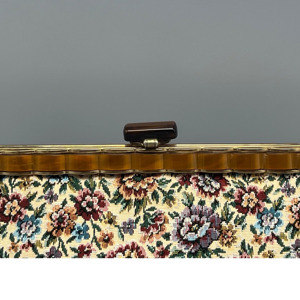 Floral‎ Tapestry Tan pink and blue floral Vintage Bag, Lucite Hong Kong Clutch - Picture 2 of 8